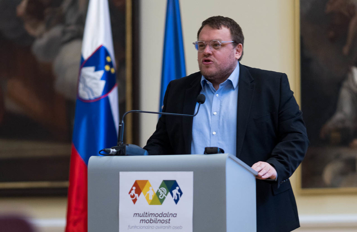 Na fotografiji je Minister za solidarno prihodnost Simon Maljevac.